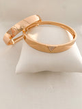 Bracelete V Cravejado - Dourado